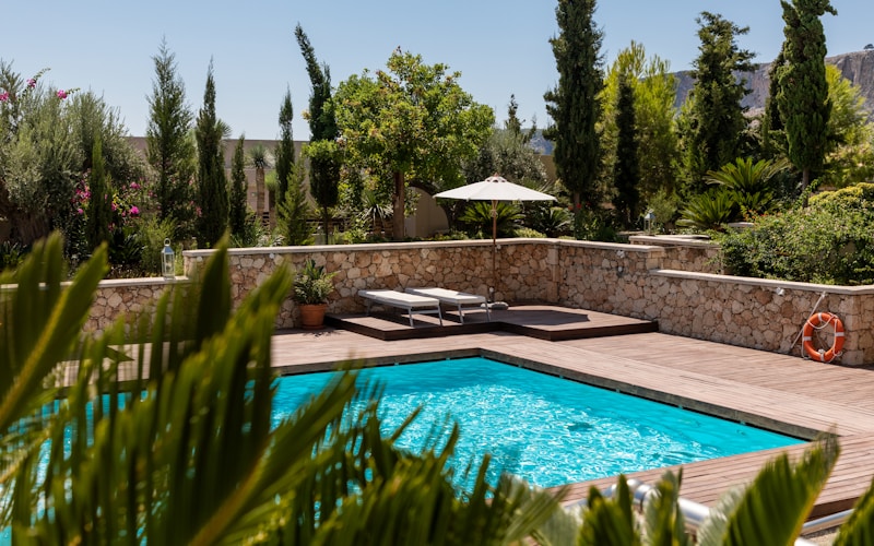 Resort pool & hot tubs